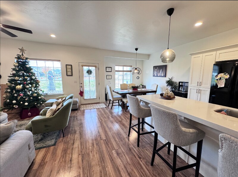 Building Photo - 7571 N Cottage Ln