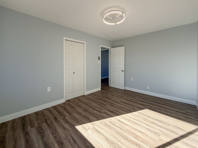 Building Photo - 502-504 E Hemlock- LT