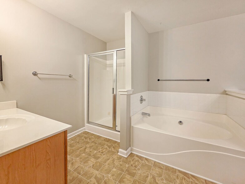 Building Photo - 2114 Tidal Cv