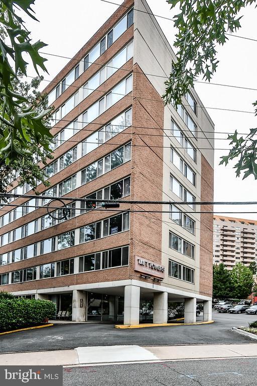 Building Photo - 1210 N Taft St