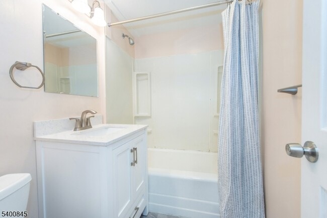 Building Photo - 16 Front St