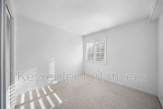 Building Photo - 3052 Kings Lake Blvd