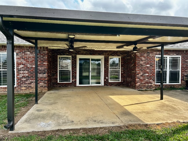 Building Photo - 346 Delia Dr