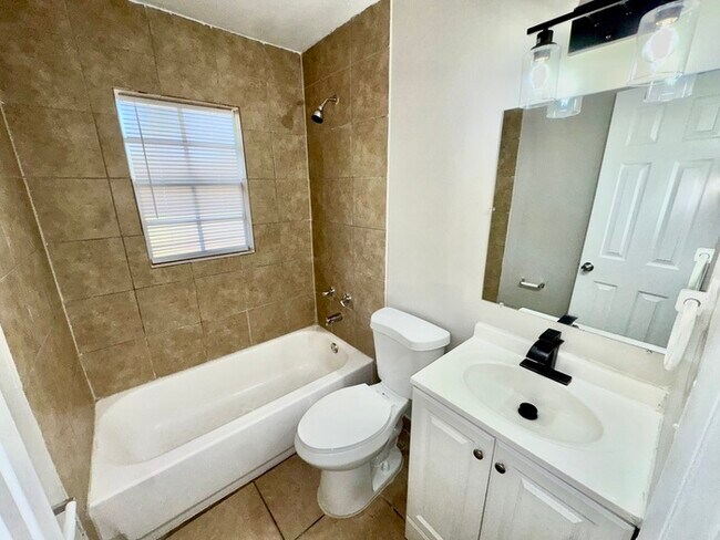 Building Photo - 4566 Chateau Rd