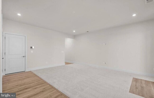 Building Photo - 127 Heyford Dr