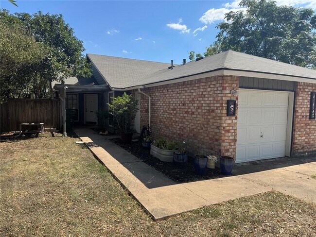 Primary Photo - 112 S Mockingbird Ln