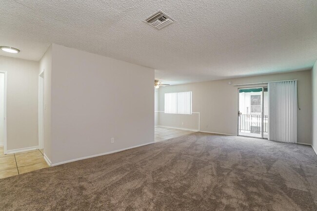 Building Photo - 220 E Live Oak St