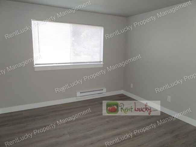 Building Photo - Fully Remodeled & GORGEOUS 2-Bedroom Unit ...