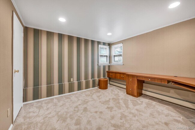 Building Photo - 16 Middle Ln