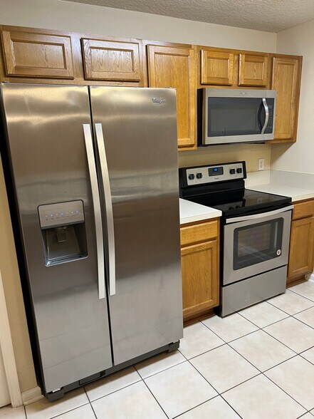 Stainless Appliances - 6094 Maggies Cir
