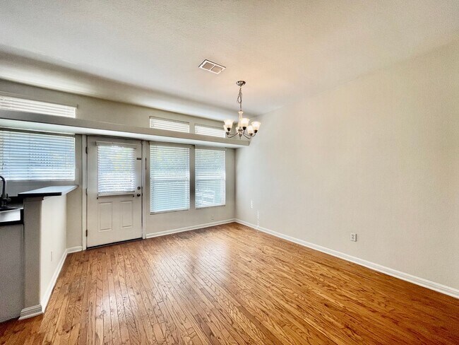 Building Photo - Superb Suburban Space! Multiple Living areas!