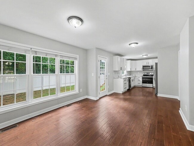 Building Photo - 242 5th St