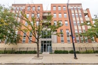Building Photo - 3550 W Montrose Ave