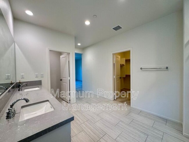 Building Photo - 34913 Limecrest Pl