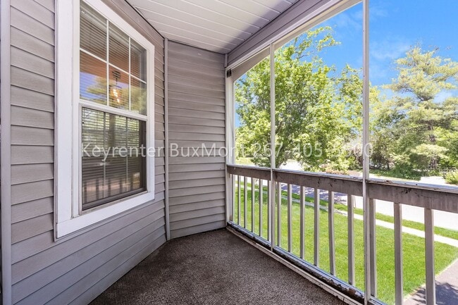 Building Photo - Beautiful 2 Bed / 2 Bath second-floor condo in Rose Hollow community!