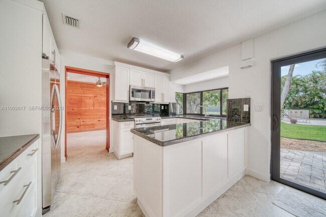 Building Photo - 7320 SW 100th Ct