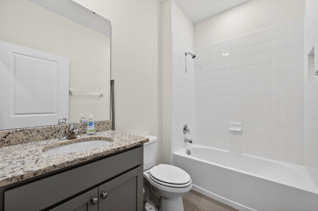 Building Photo - 4 Bedroom in Gated Community!