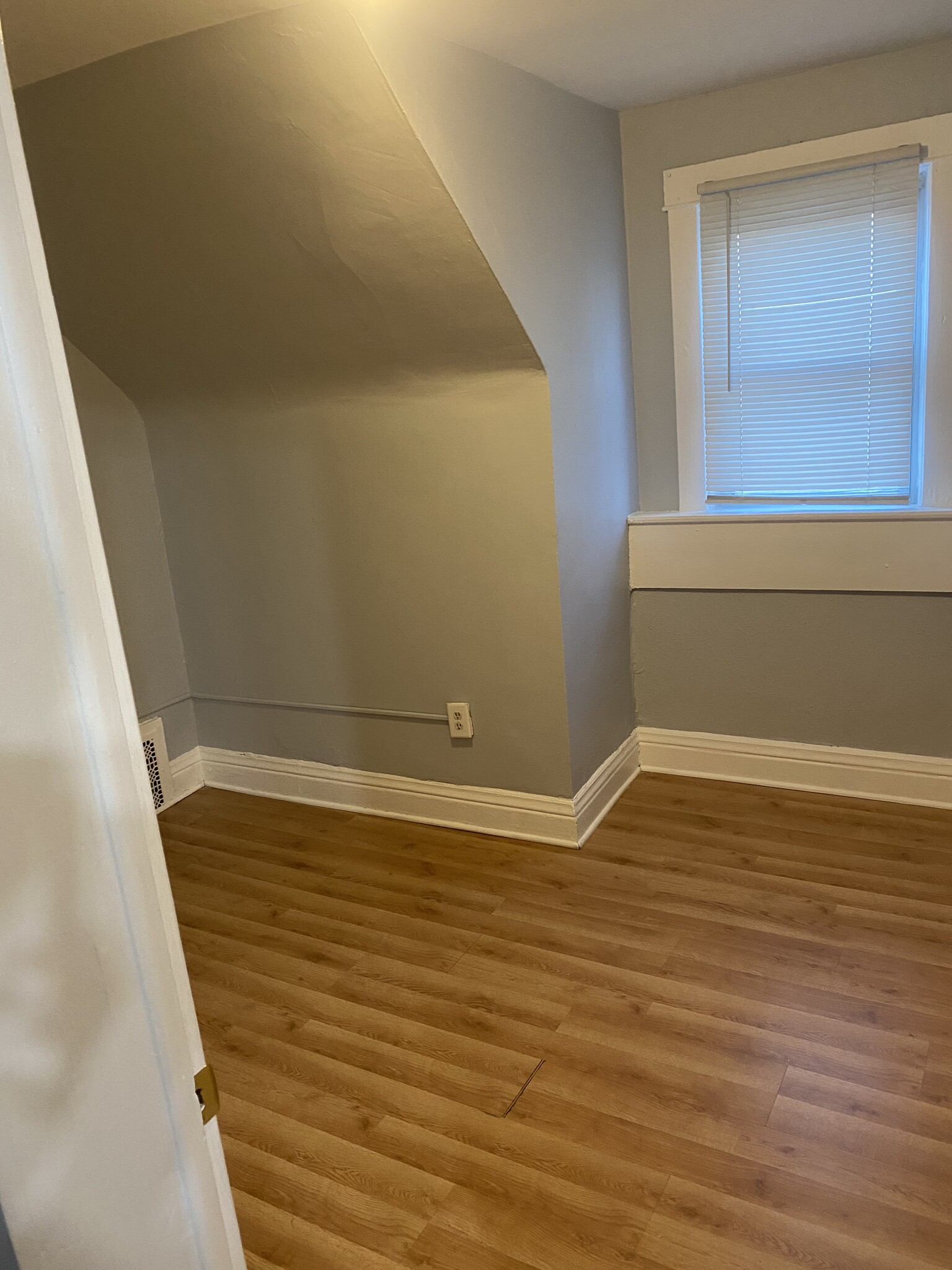 Second room - 922 Summer St