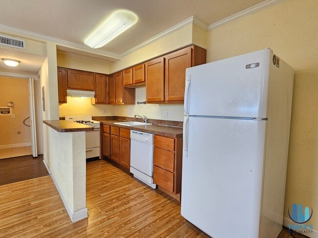 Building Photo - EVERGREEN#119