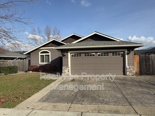 Building Photo - 1575 SW Yucca Dr