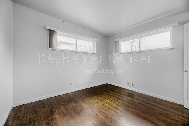 Building Photo - 221 S Holly St
