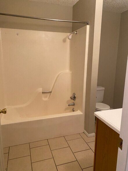 Building Photo - 830 Hardy Springs Cir