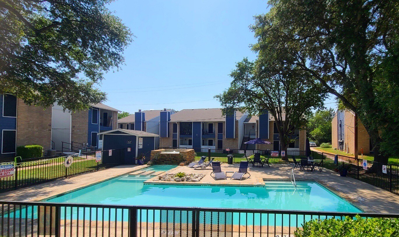 Pool - West Wind Apartments