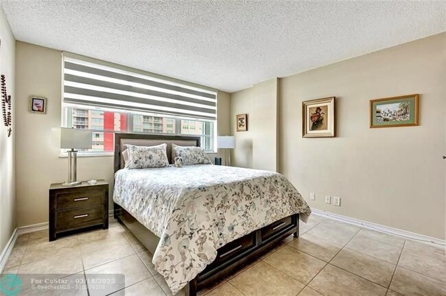 Building Photo - 3113 S Ocean Dr