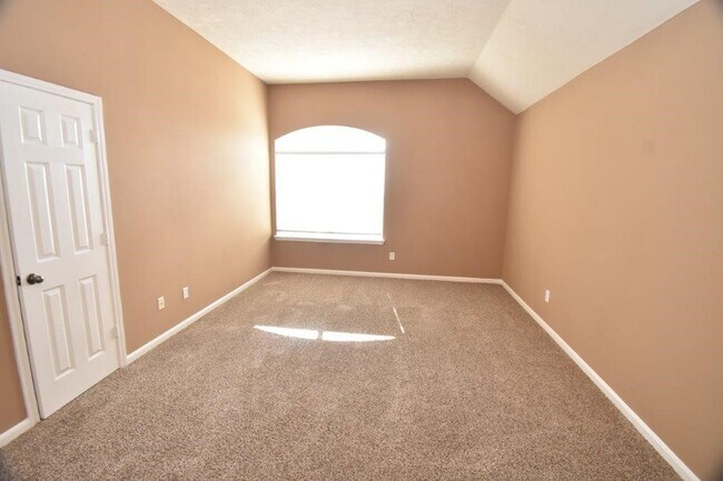 Building Photo - 22306 Fieldcrest Ln