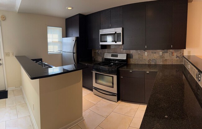 Building Photo - 2 Bed/2 Bath Townhouse in Norcross for Lease