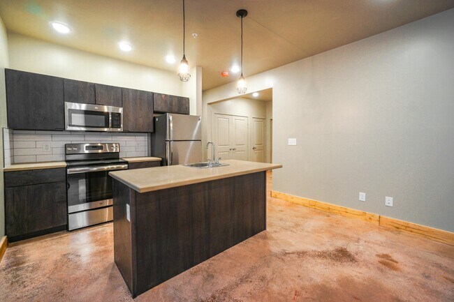 Building Photo - 608 N Dunn St