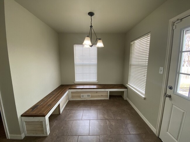 Building Photo - 3503 S Dogwood Ave