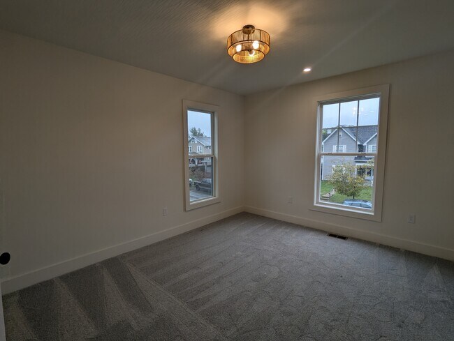 Building Photo - 137 S Wheatland Ave
