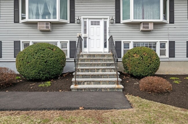 Building Photo - 121 Cambridge Rd