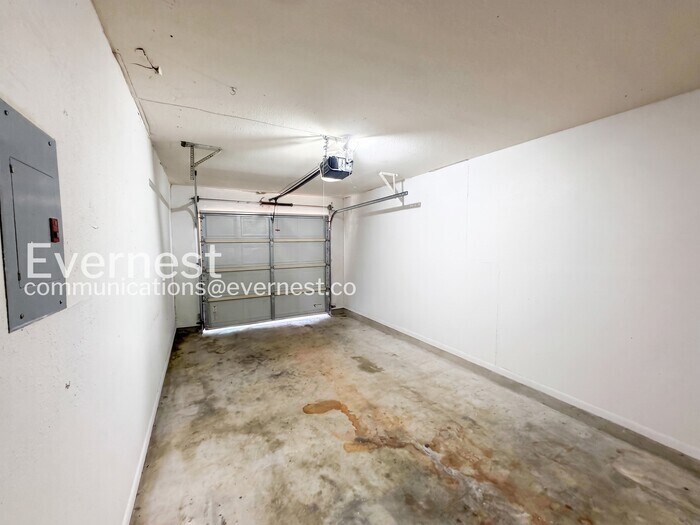 Building Photo - 707 Valley View Dr