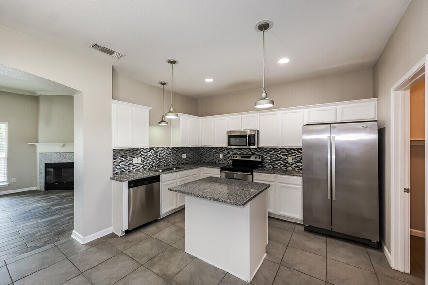 Building Photo - 316 Rock Hill Dr