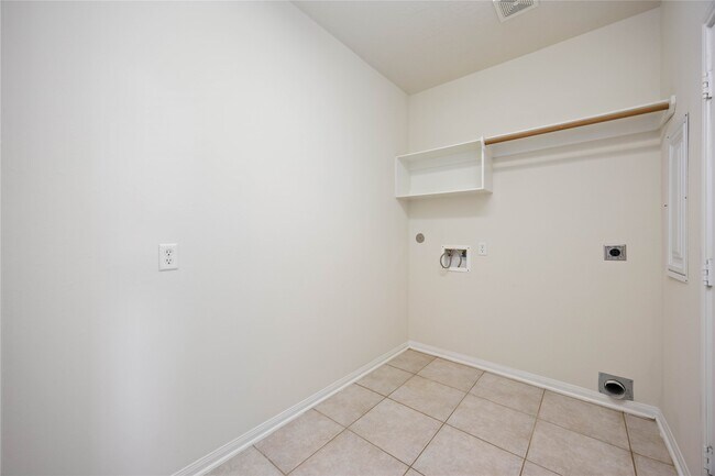 Building Photo - 24623 Blane Dr