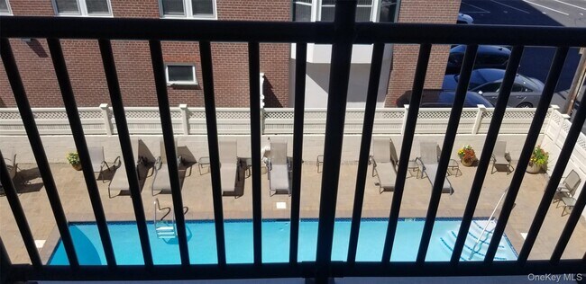 Building Photo - 740 E Broadway