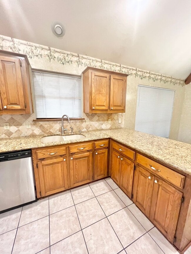 Building Photo - Beautiful Desoto Tx Home