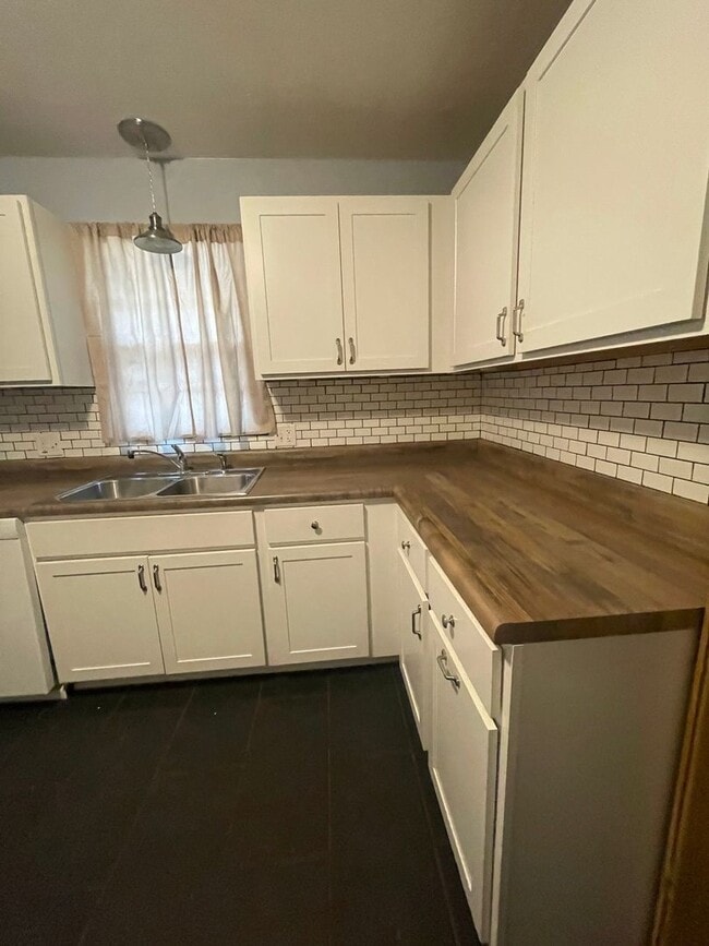 Building Photo - Charming Springfield home off South Campbell