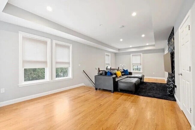 Building Photo - 63 Perrin St