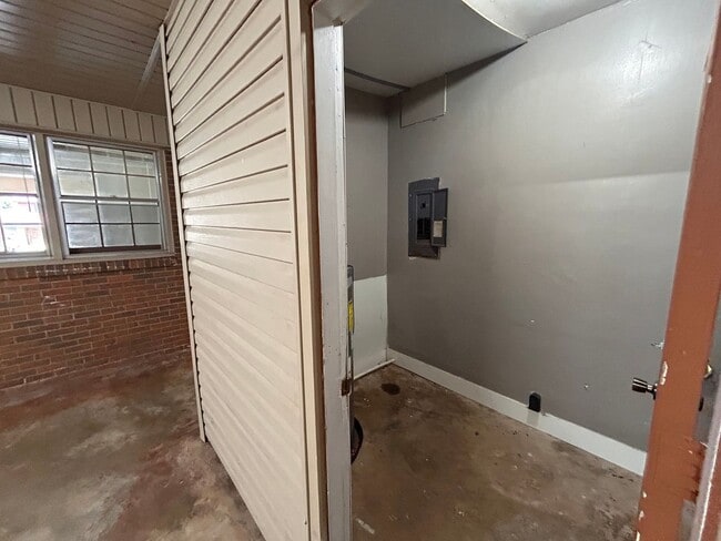 Building Photo - 3214 Lewisburg Dr NW