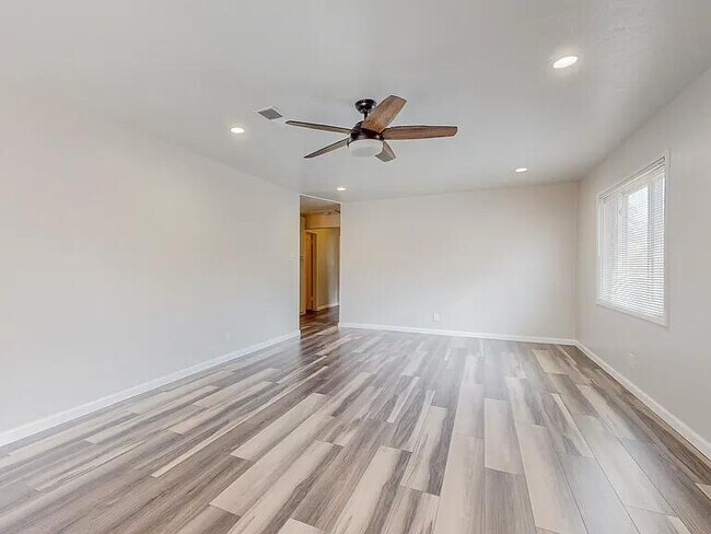 Building Photo - 1701 Hoffman Dr NE