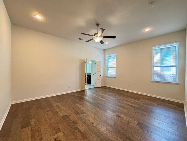 Building Photo - Beautiful 4-Bedroom Home with Free Communi...