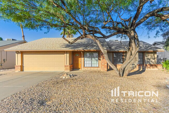 Primary Photo - 1618 N Arrowhead Dr