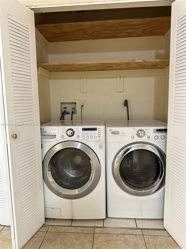 Building Photo - 535 W 79th Pl