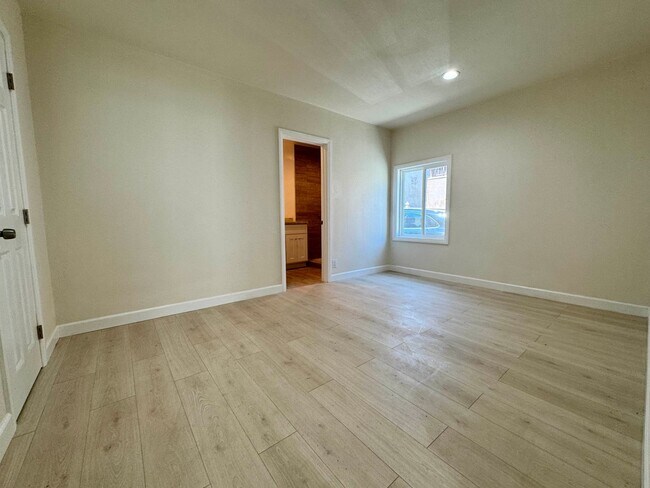 Building Photo - Nicely Updated Home with Enclosed Front Yard