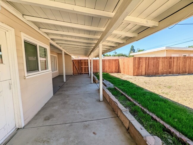 Building Photo - 156 E Marshall Blvd