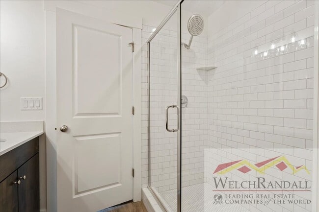 Building Photo - Live in Style – 3 Bed, 2.5 Bath Townhome i...