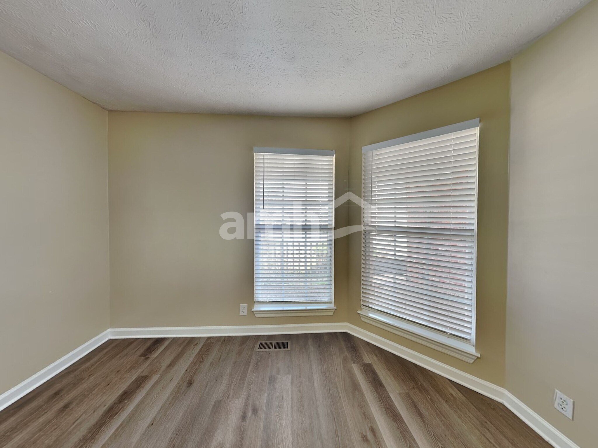Building Photo - 1612 E Blairmont Dr
